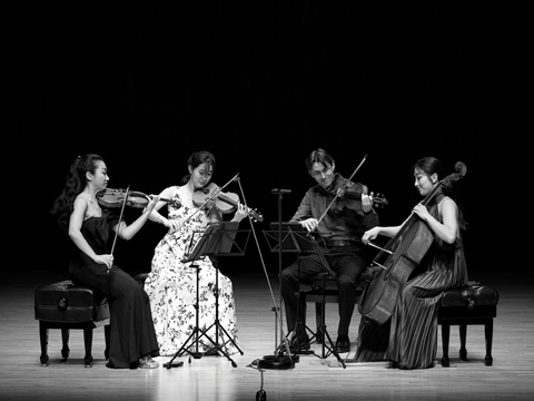 Esmé Quartet playing instruments